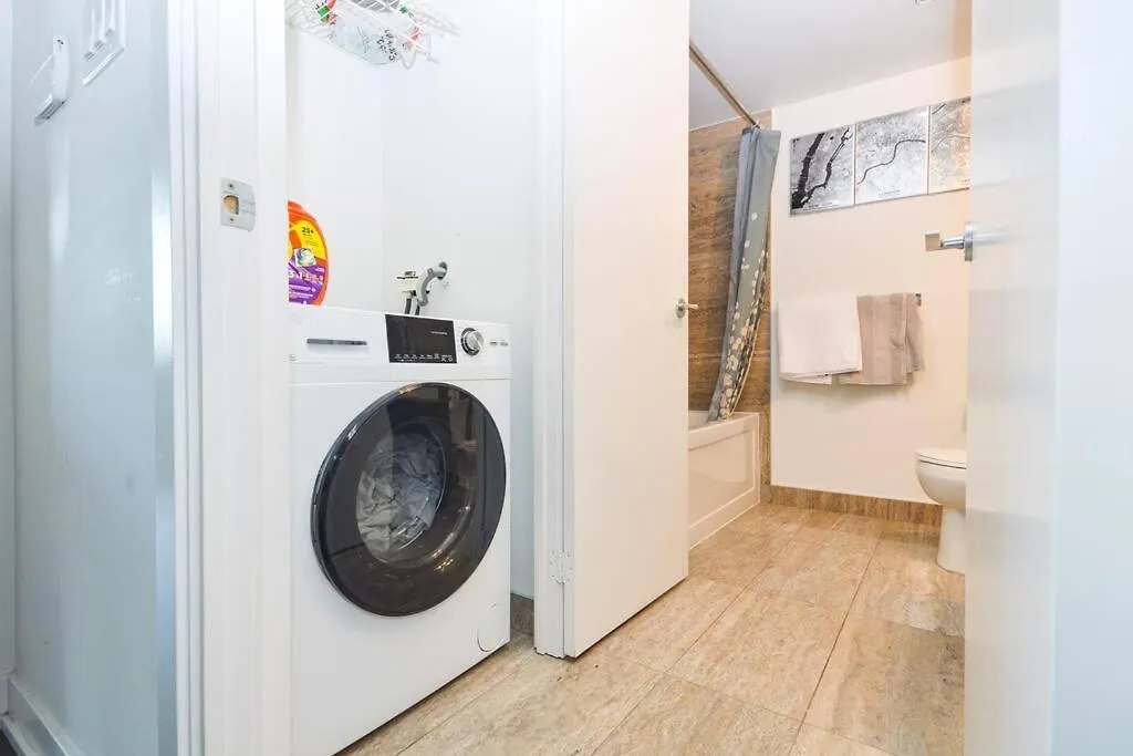 Best Location With Lake & City Views Plus Parking Toronto 0*,  Canada
