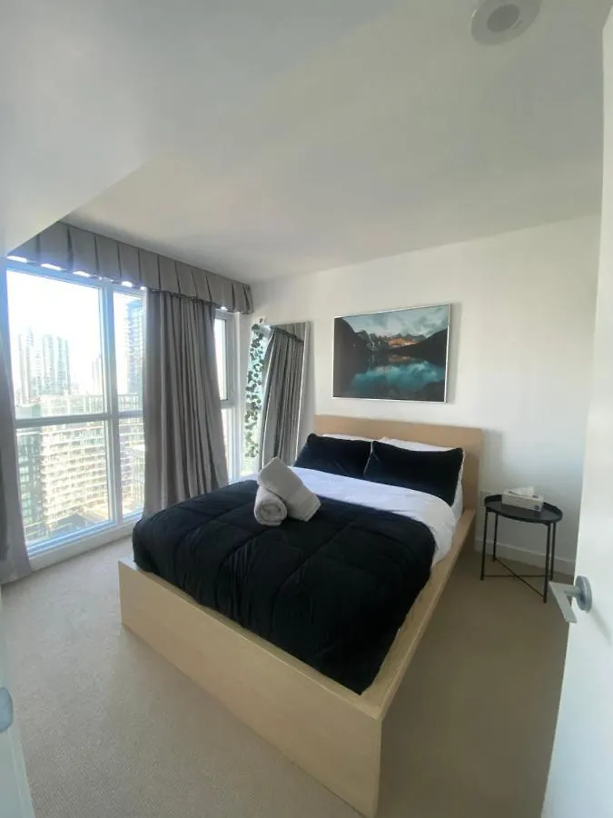 Best Location With Lake & City Views Plus Parking Toronto Apartment